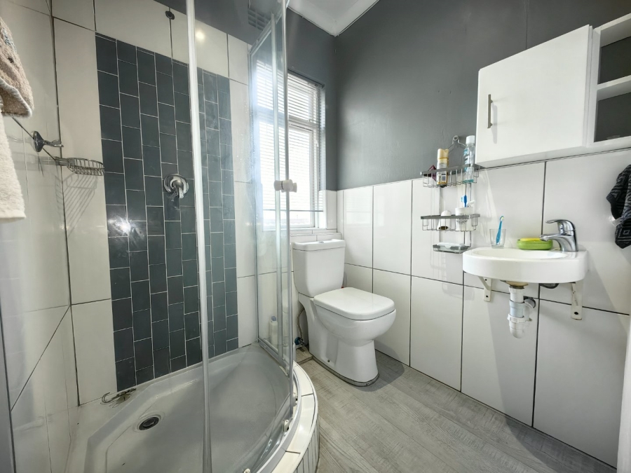 4 Bedroom Property for Sale in Lavender Hill Western Cape
